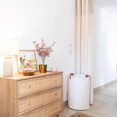 Cosy And Bright Nest With Pool In アパート *